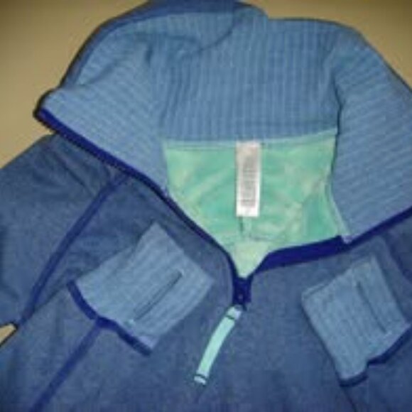 Ivivva Girl by Lululemon 🍋 Shiver Stopper Sherpa blue pullover size 8 - Picture 5 of 6
